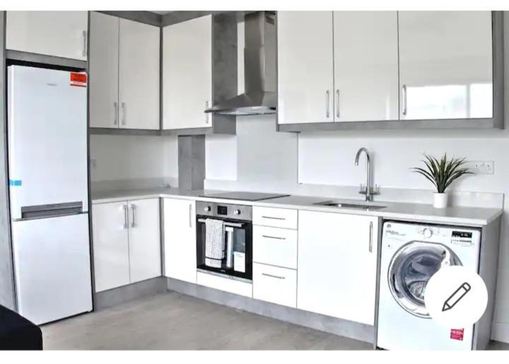 Lovely 2-Bedrooms With Free Parking Canvey Island Ngoại thất bức ảnh
